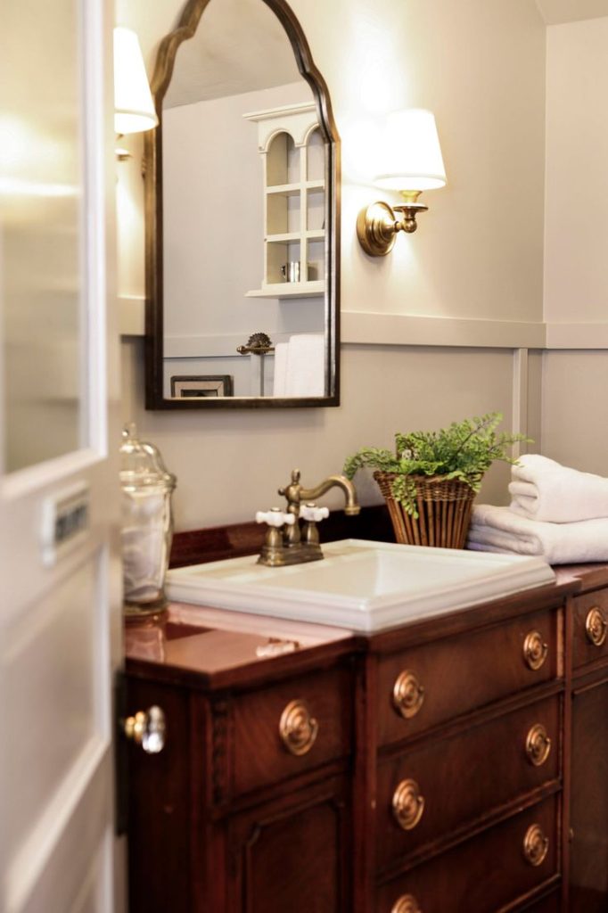 Content image for Choosing the Perfect Bathroom Vanities to Elevate Your Home's Style