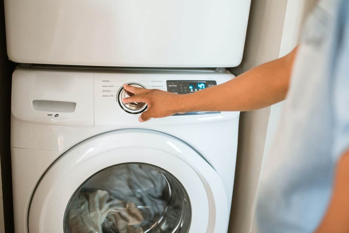 Featured image for Choosing Laundry Appliances with Water and Detergent Saving Features for the Environment