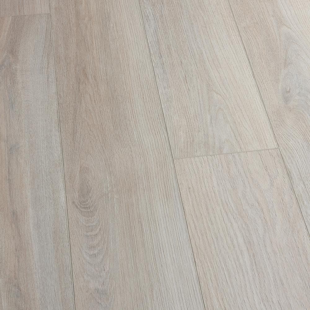 Featured image for Wide Plank Flooring: Making a Bold Statement in Your Space