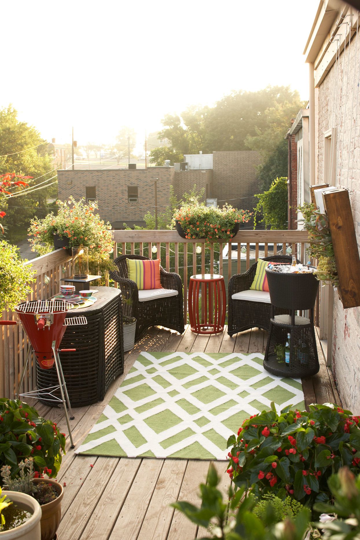 Featured image for Patio Deck Decorating Ideas: Furnishing Your Outdoor Oasis